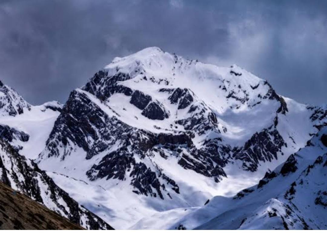 Om Parvat Natural Om Symbol